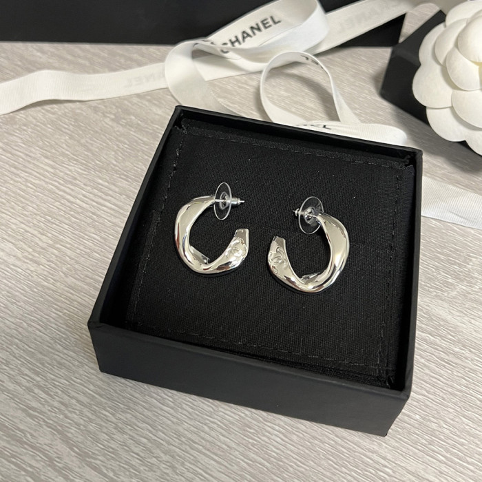 Women's Fashion Classic ear studs Dangle earrings Earwear Versatile Accessory