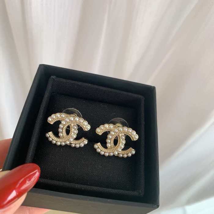 Women's Fashion Classic ear studs Dangle earrings Earwear Versatile Accessory