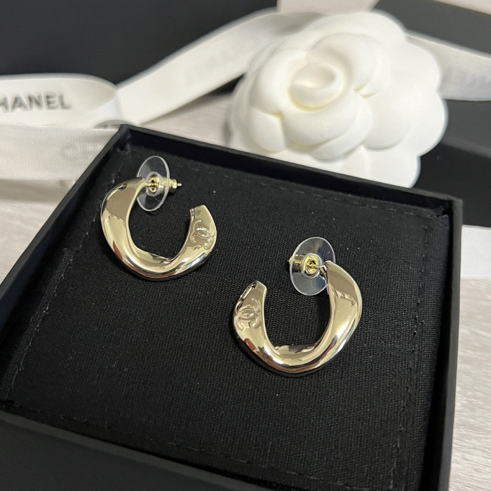 Women's Fashion Classic ear studs Dangle earrings Earwear Versatile Accessory