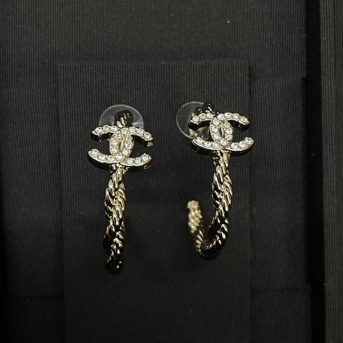 Women's Fashion Classic ear studs Dangle earrings Earwear Versatile Accessory