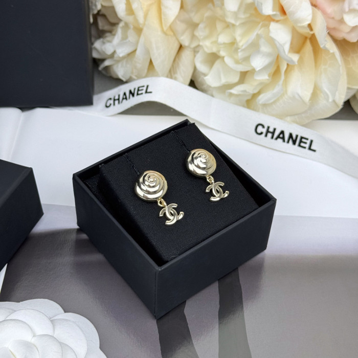 Women's Fashion Classic ear studs Dangle earrings Earwear Versatile Accessory