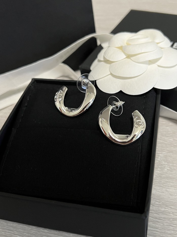 Women's Fashion Classic ear studs Dangle earrings Earwear Versatile Accessory