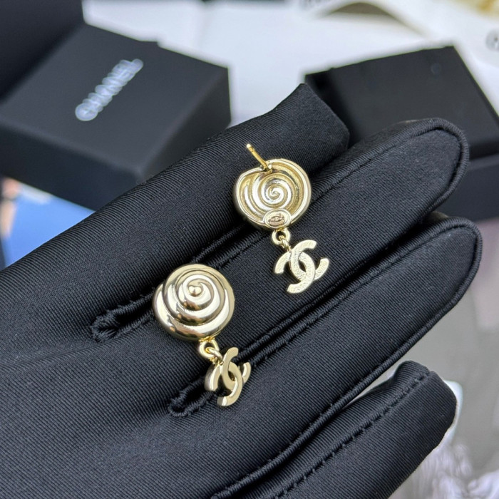 Women's Fashion Classic ear studs Dangle earrings Earwear Versatile Accessory