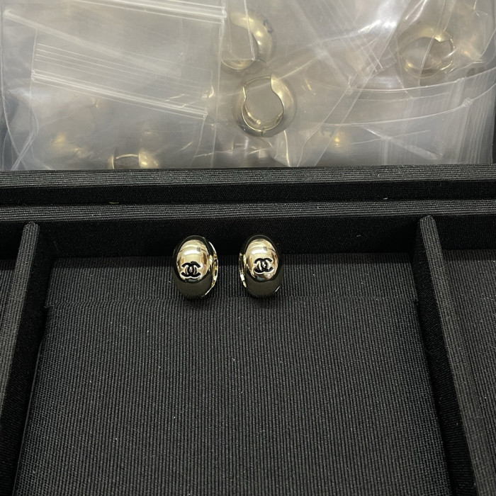 Women's Fashion Classic ear studs Dangle earrings Earwear Versatile Accessory