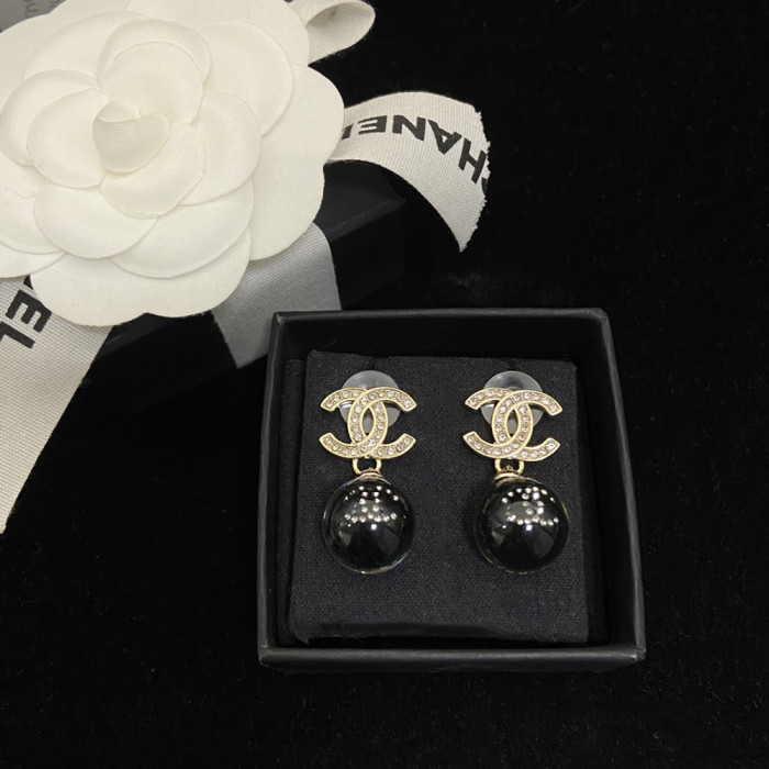 Women's Fashion Classic ear studs Dangle earrings Earwear Versatile Accessory