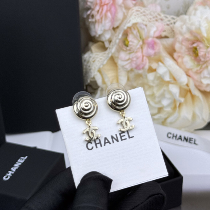 Women's Fashion Classic ear studs Dangle earrings Earwear Versatile Accessory