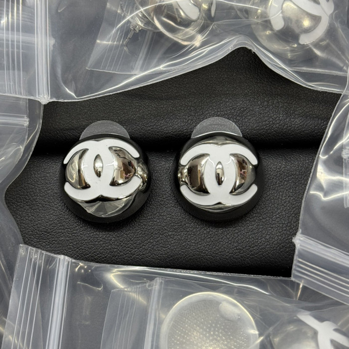 Women's Fashion Classic ear studs Dangle earrings Earwear Versatile Accessory