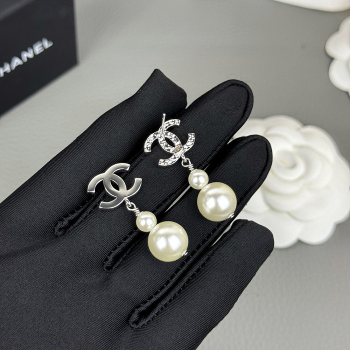Women's Fashion Classic ear studs Dangle earrings Earwear Versatile Accessory