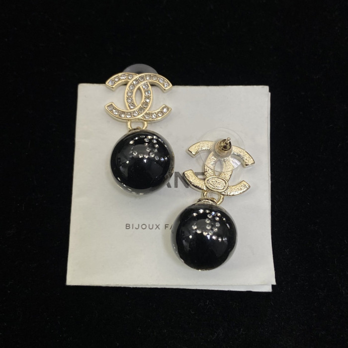 Women's Fashion Classic ear studs Dangle earrings Earwear Versatile Accessory