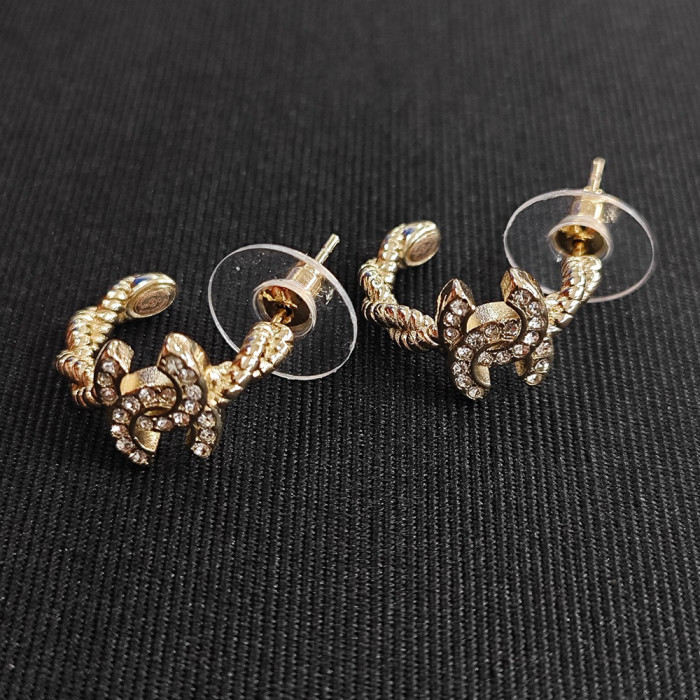Women's Fashion Classic ear studs Dangle earrings Earwear Versatile Accessory
