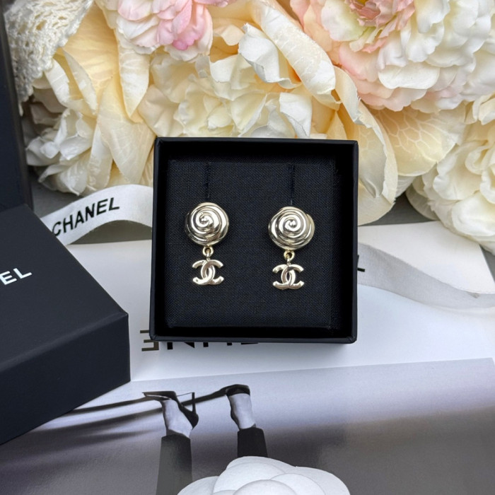 Women's Fashion Classic ear studs Dangle earrings Earwear Versatile Accessory
