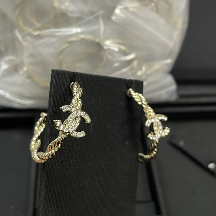 Women's Fashion Classic ear studs Dangle earrings Earwear Versatile Accessory