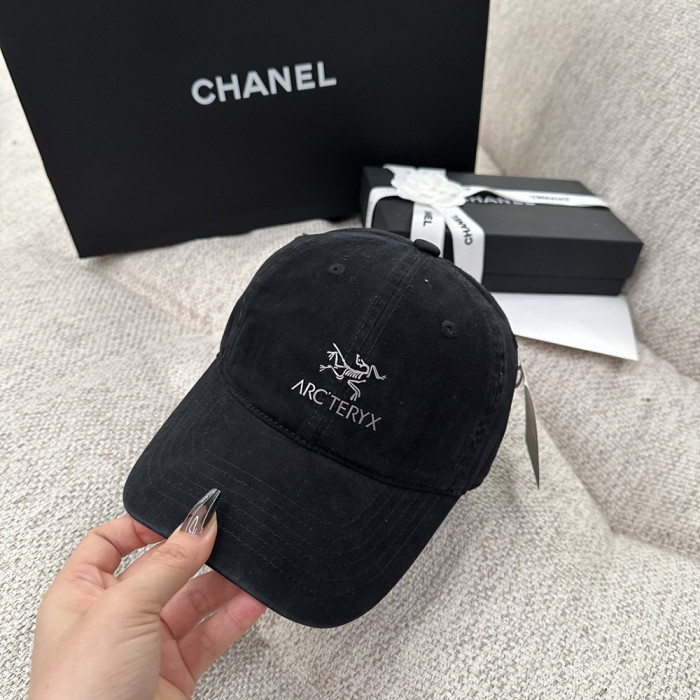 Men Women Classical Baseball Cap Visor Sun Hat Summer Headwear Peaked Cap Unisex