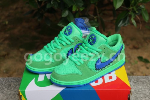 Authentic Grateful Dead x Nike Dunk SB Low “Green Bear”
