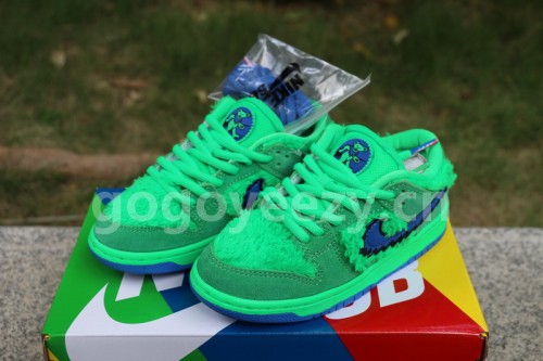 Authentic Grateful Dead x Nike SB Dunk Low “Green Bear”  kids shoes