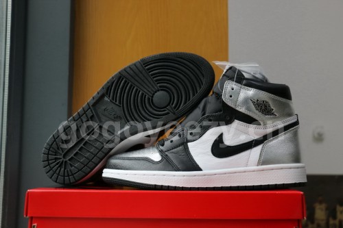 Authentic Air Jordan 1 High OG WMNS “Silver Toe”   Women size