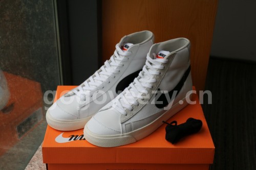 Authentic Slam Jam x Nike Blezer Mid  Class 1977 