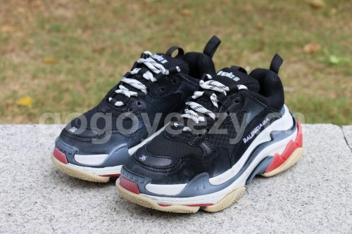 B 17FW Tripe-S High End Sneaker-001