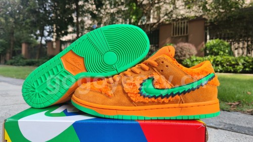 Authentic Grateful Dead x Nike SB Dunk Low “Orange Bear” Women size