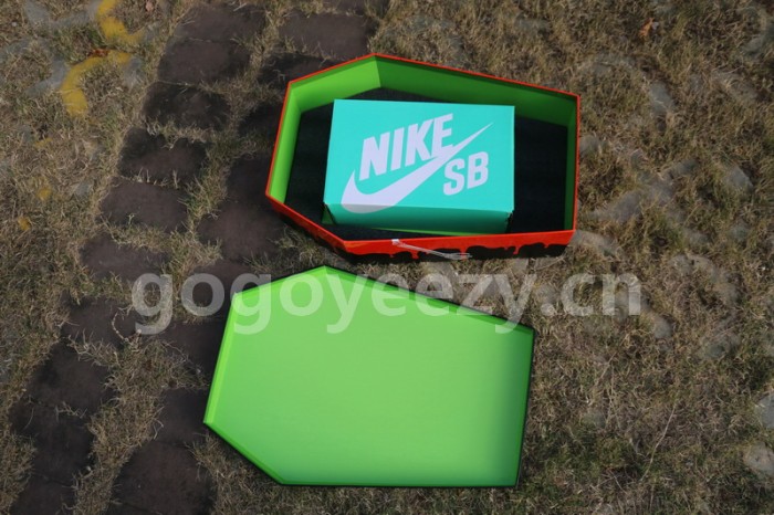 Authentic Nike SB Dunk Low “Night of Mischief”