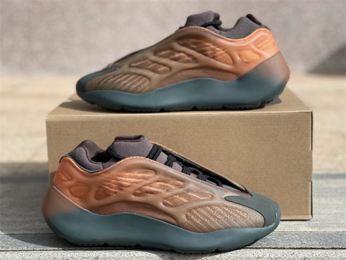 Authentic Yeezy 700 V3 Copfad