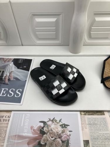 LV women slippers AAA-361