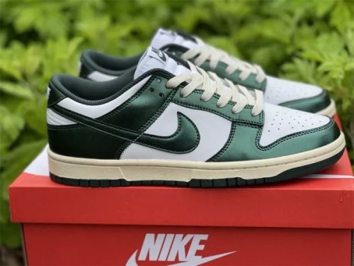 Authentic  Nike Dunk Low Vintage Green