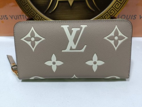 Super Perfect LV Wallet-172