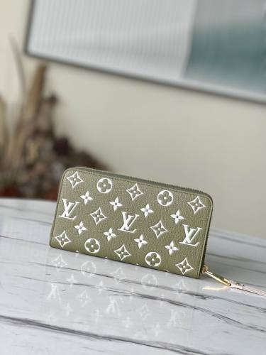 Super Perfect LV Wallet-459