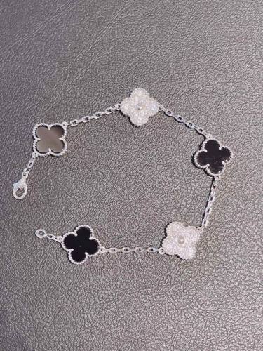 Van Cleef & Arpels bracelet-031