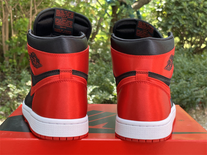 Authentic Air Jordan 1 High OG WMNS “Satin Bred”2023