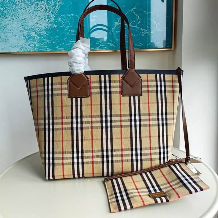 Burberry Handbags AAA-095