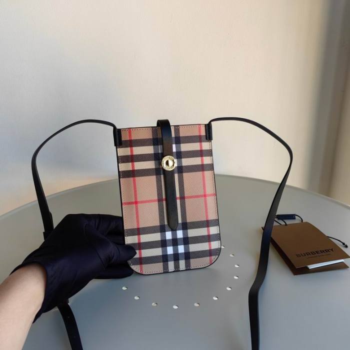Burberry Handbags AAA-005