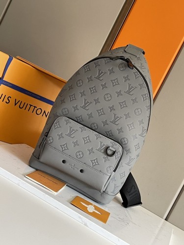 LV Backpack 1：1 Quality-010