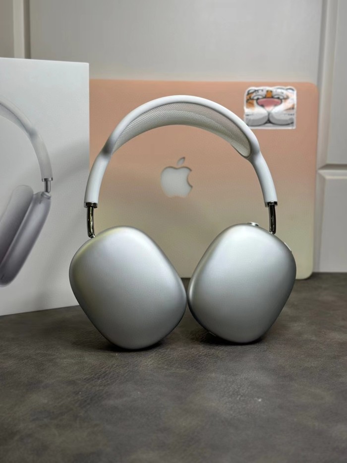 Air Pods MaX in