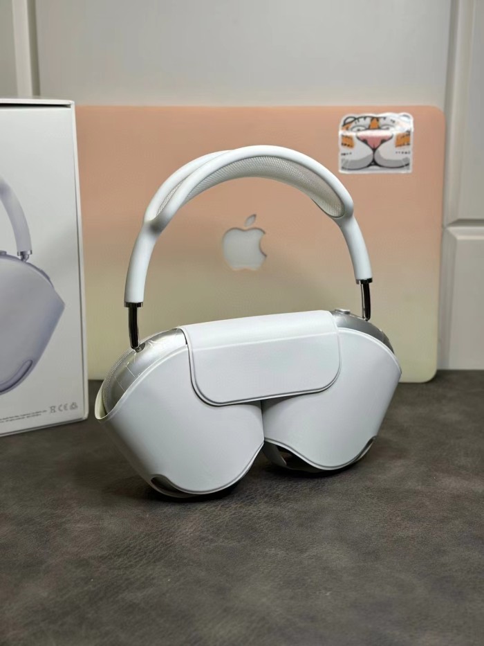 Air Pods MaX in