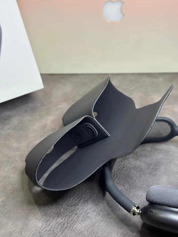 Air Pods MaX in