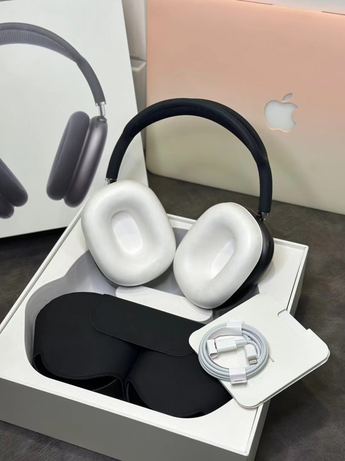 Air Pods MaX in