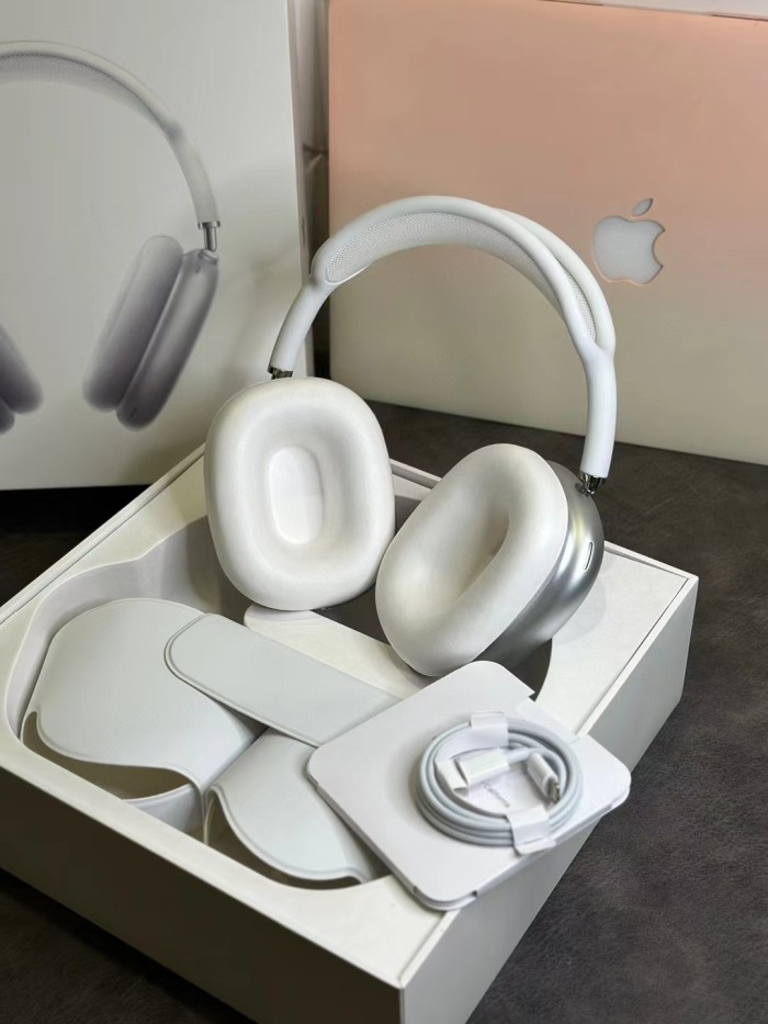 Air Pods MaX in