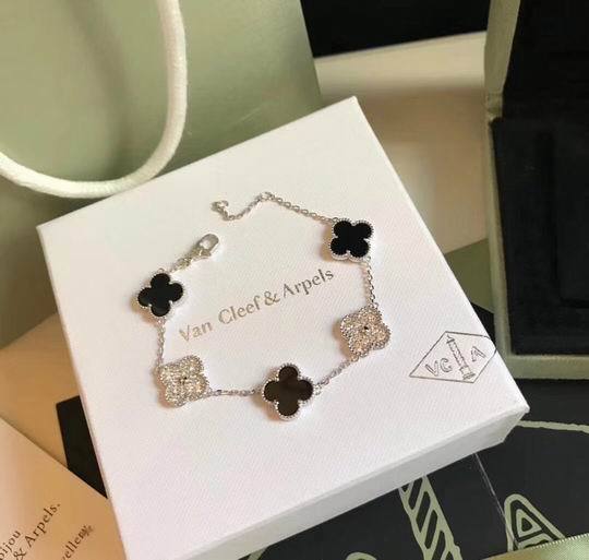 Van Cleef & Arpels bracelet-078