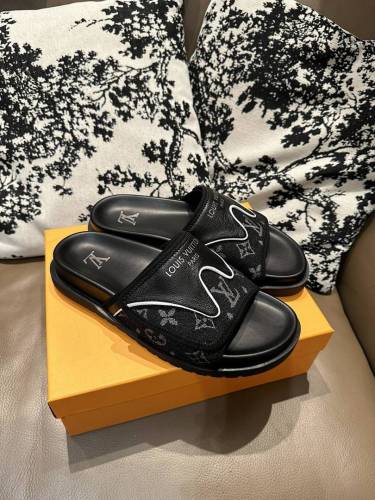 LV women slippers AAA-402
