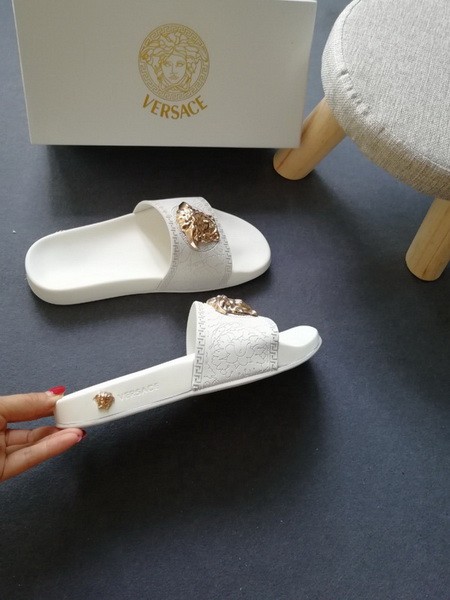 Versace women slippers AAA-028