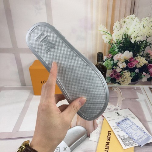 LV Sandals 1;1 Quality-100