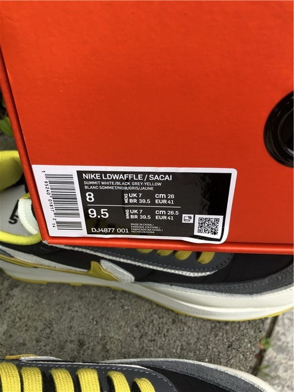 Authentic  Sacai x Nike LDV WAFFLE  Black Yellow000