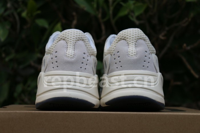 Authentic Yeezy 700“Analog”