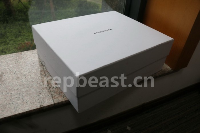 B 17FW Tripe-S High End Sneaker-052