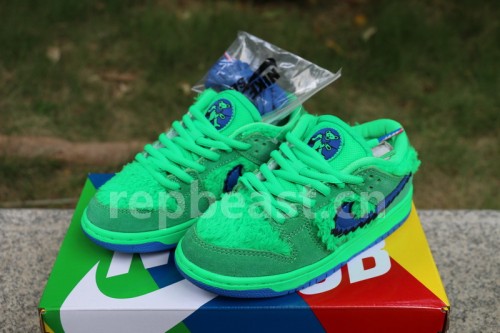 Authentic Grateful Dead x Nike SB Dunk Low “Green Bear”  kids shoes