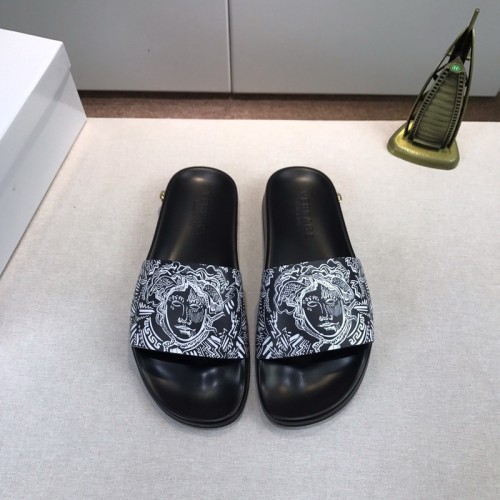 Versace women slippers AAA-015