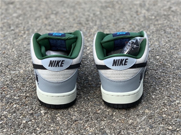 Authentic Nike Dunk SB Low Pro Maple Leaf