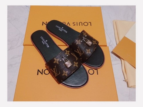 LV women slippers AAA-126